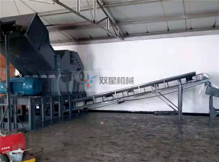 斷橋鋁破碎機上?？蛻衄F(xiàn)場
