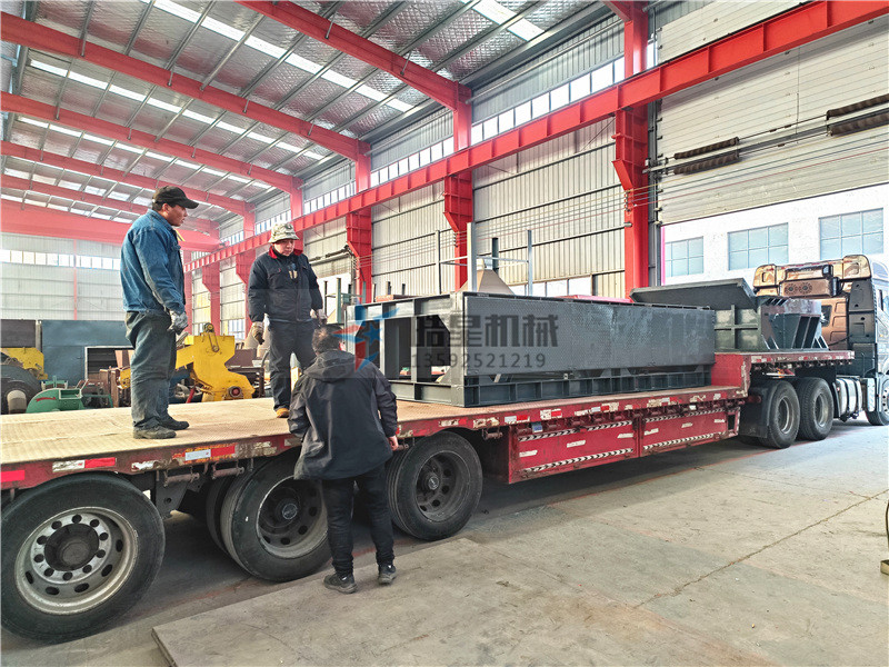 廢鋁破碎機發(fā)貨 <a href='http://m.xmm04.cn/psxl/1279.html' target='_blank'><span>廢鋁破碎機</span></a>發(fā)貨