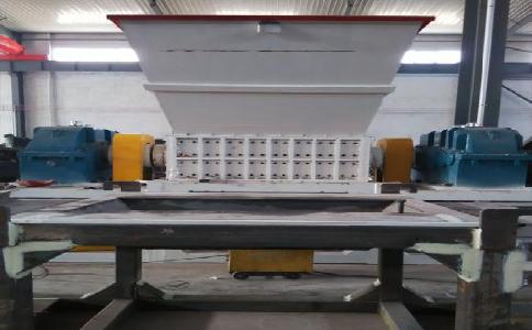 哪些因素決定著<a href='http://m.xmm04.cn/ssxl/10.html' target='_blank'><span>金屬撕碎機(jī)</span></a>的價(jià)格